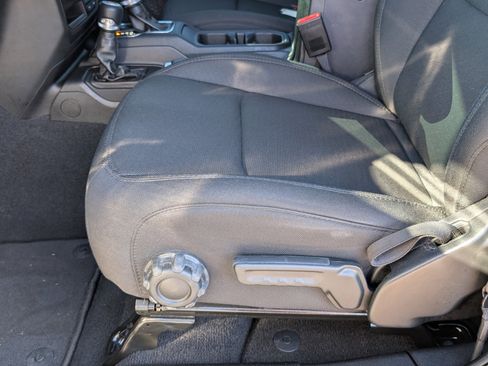 Used 2023 Jeep Wrangler Altitude image 12