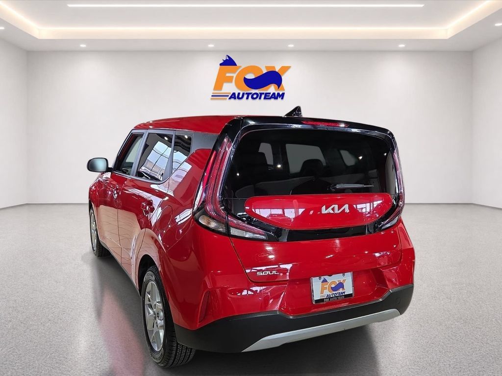 Used 2023 Kia Soul S FWD image 3