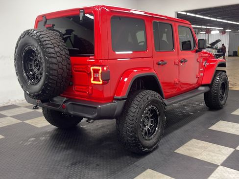 Used 2024 Jeep Wrangler Unlimited Sahara w/ Technology Group AWD/4WD image 19