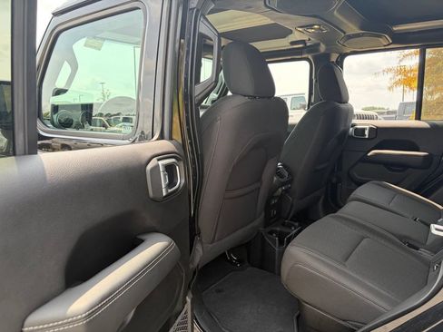Used 2020 Jeep Gladiator Overland AWD/4WD image 55