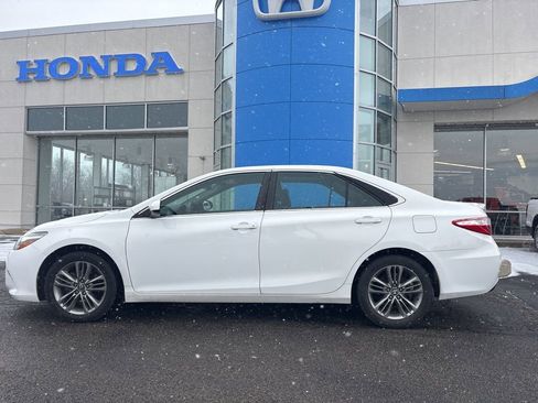 Used 2016 Toyota Camry SE w/ Moonroof Package image 2