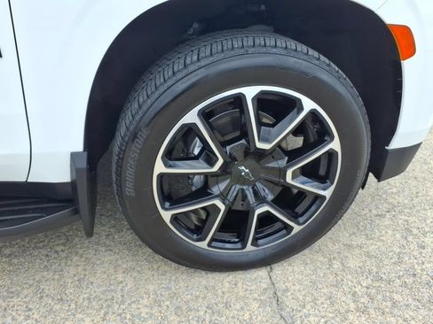 Used 2022 Chevrolet Suburban RST w/ Luxury Package AWD/4WD image 9