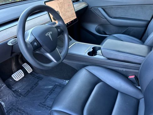 Used 2022 Tesla Model Y Performance image 11