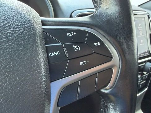 Used 2021 Jeep Grand Cherokee Limited AWD/4WD image 17