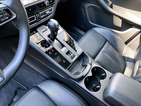 Certified 2023 Porsche Macan AWD/4WD image 20