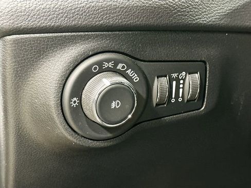 Used 2019 Jeep Compass Latitude image 12