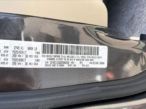 Used 2016 Chrysler Town & Country Touring-L w/ Driver Convenience Group FWD image 34