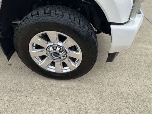 Used 2019 Ford F250 Platinum w/ Platinum Ultimate Package AWD/4WD image 2