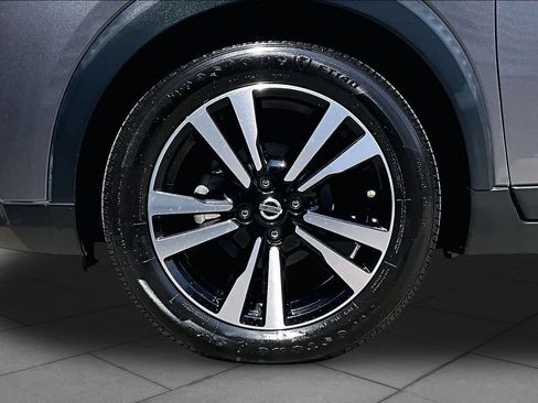 Used 2019 Nissan Kicks SV FWD image 11