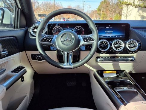 Used 2025 Mercedes-Benz GLA 250 image 22