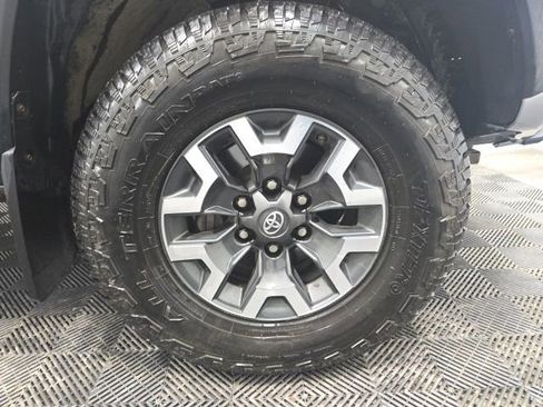Used 2018 Toyota Tacoma TRD Off-Road w/ Technology Package AWD/4WD image 8