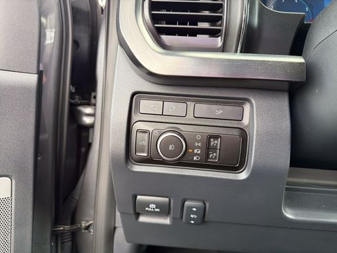 Used 2023 Ford F250 Lariat w/ Sport Appearance Package AWD/4WD image 18