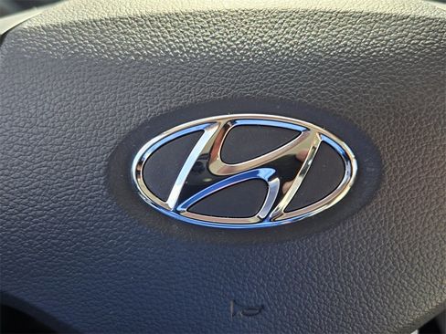 Certified 2025 Hyundai Venue SEL image 28