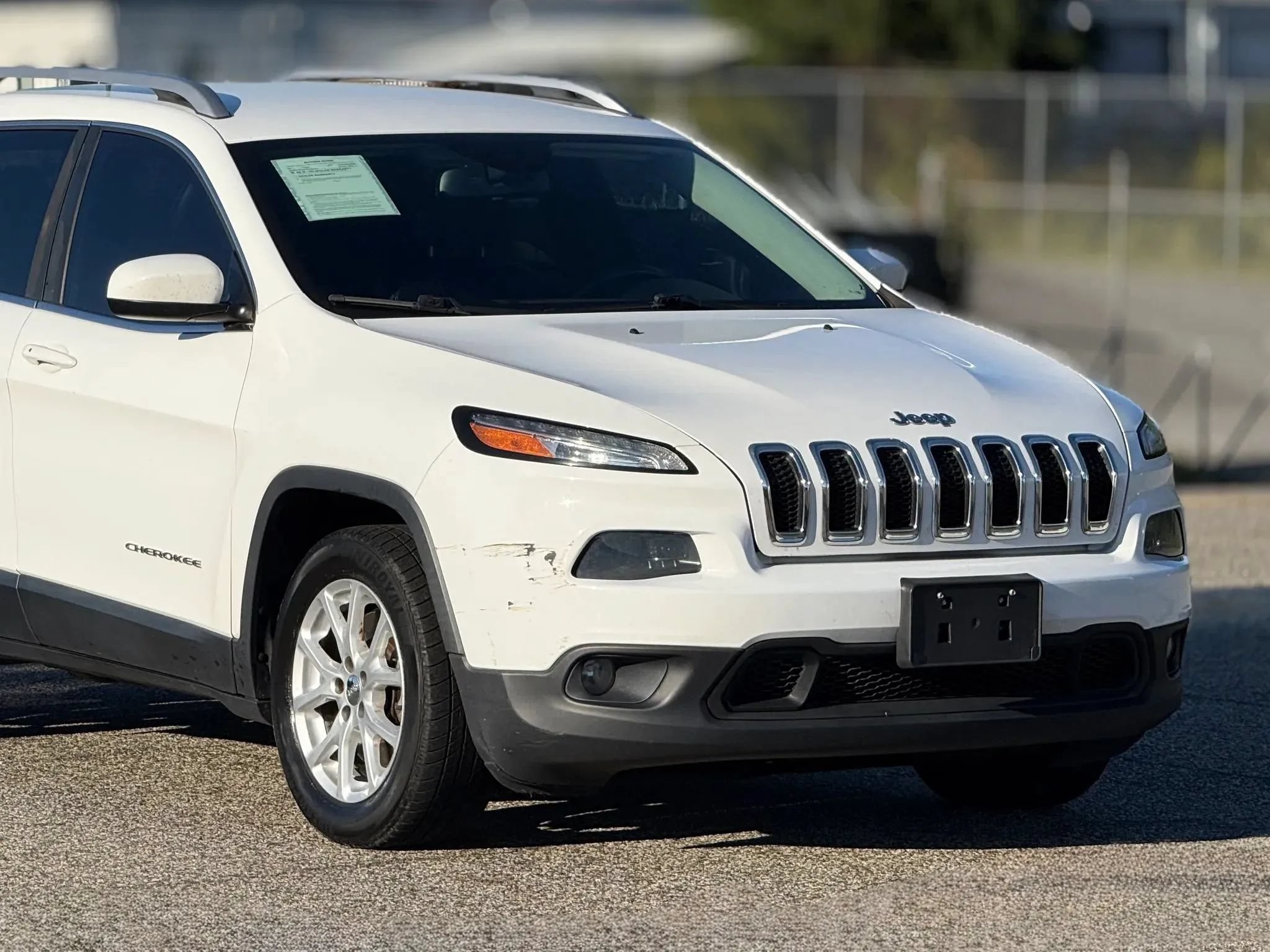 Used 2018 Jeep Cherokee Latitude Plus FWD image 15