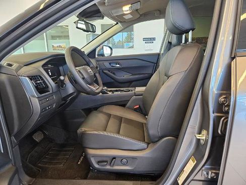 Certified 2025 Nissan Rogue SL AWD/4WD image 14