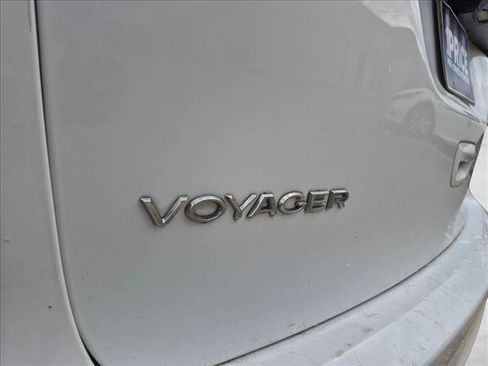 Used 2023 Chrysler Voyager LX FWD image 11