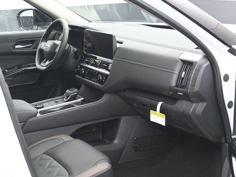 New 2026 Nissan Pathfinder Platinum AWD/4WD image 6