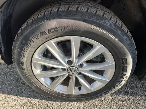 Used 2018 Volkswagen Tiguan Limited image 36