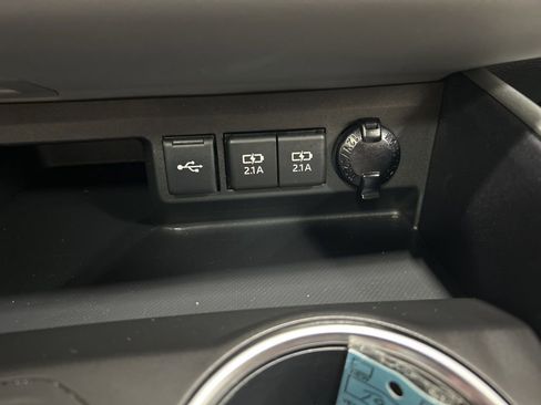 Used 2021 Toyota Highlander XLE image 22