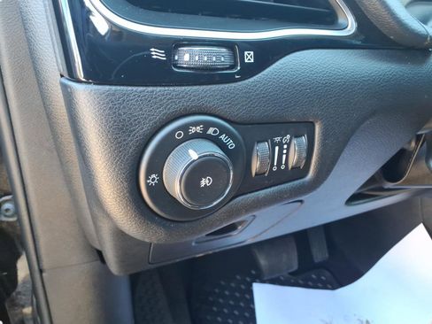 Used 2020 Jeep Cherokee Latitude Plus image 18