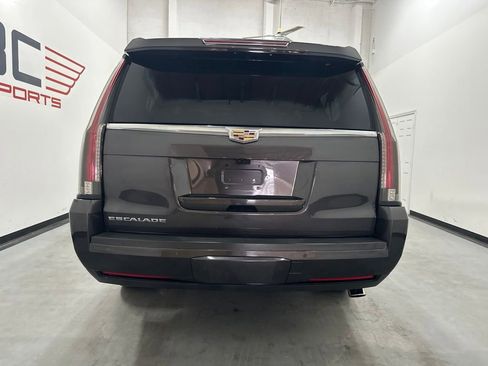 Used 2018 Cadillac Escalade ESV Premium Luxury RWD image 11