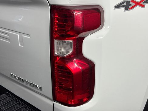 Used 2022 Chevrolet Silverado 2500 Custom w/ Custom Value Package image 31
