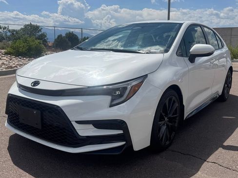 Used 2024 Toyota Corolla SE w/ SE Premium Package FWD image 3