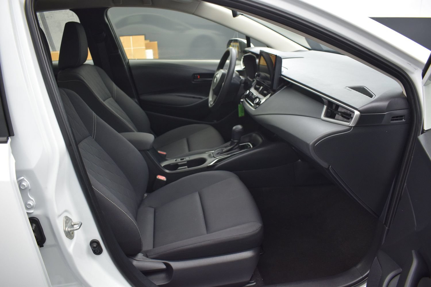 Used 2025 Toyota Corolla LE FWD image 10