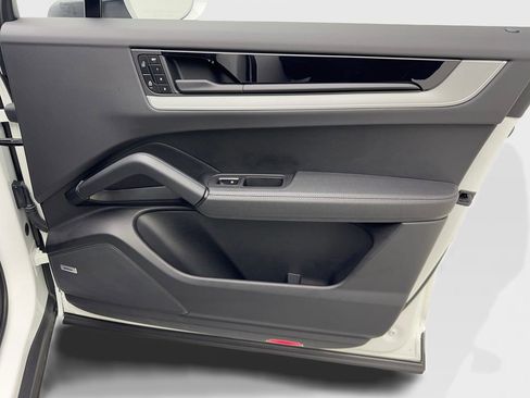 Used 2024 Porsche Cayenne Coupe image 49