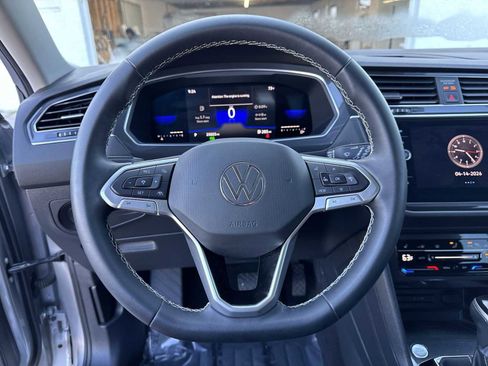 Used 2022 Volkswagen Tiguan SE w/ Panoramic Sunroof Package image 21