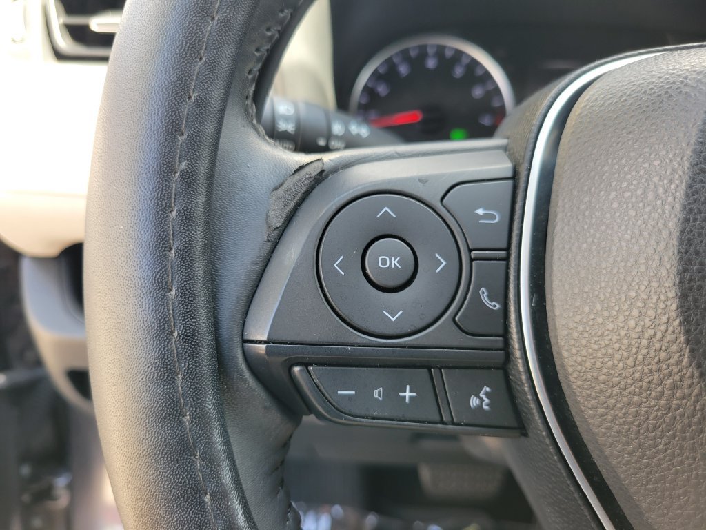 Used 2019 Toyota RAV4 XLE Premium FWD image 25