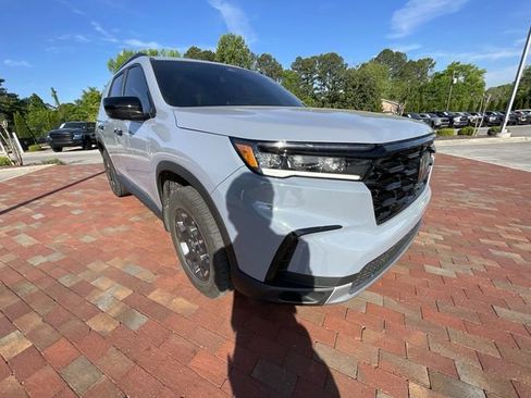 Certified 2025 Honda Pilot TrailSport image 5