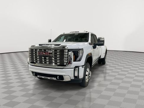 New 2026 GMC Sierra 3500 Denali w/ Denali Reserve Package AWD/4WD image 4