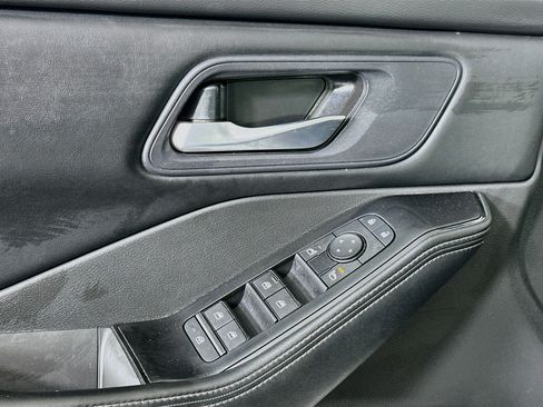 Used 2024 Nissan Rogue SV FWD image 15