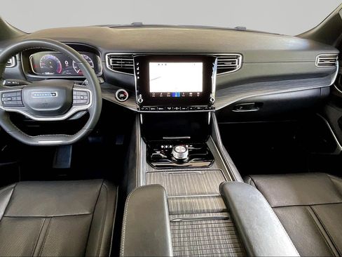 Used 2024 Jeep Wagoneer L Series II w/ Flexible Seating Group AWD/4WD image 7