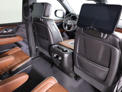 Used 2023 GMC Yukon Denali Ultimate w/ LPO, Floor Liner Package AWD/4WD image 43