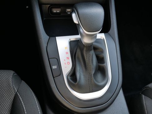 Certified 2022 Kia Forte LXS w/ LXS Technology Package image 24