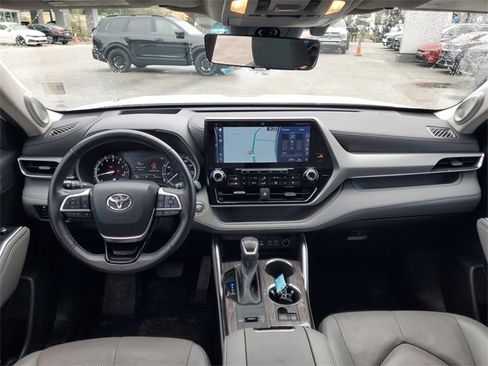 Used 2022 Toyota Highlander Platinum image 29