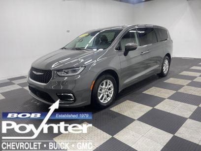 Used 2023 Chrysler Pacifica Touring-L