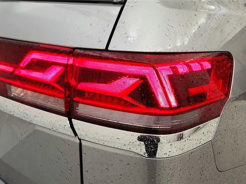 Used 2025 Volkswagen Atlas SE image 15