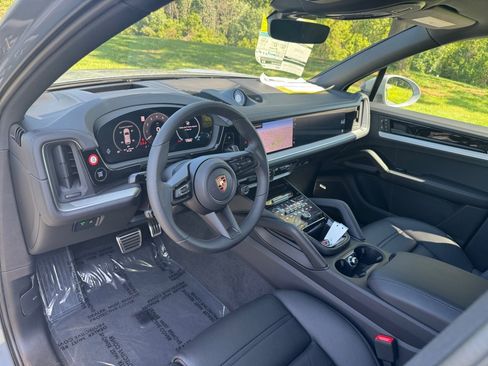 New 2025 Porsche Cayenne S image 4