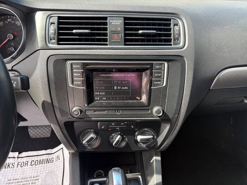 Used 2017 Volkswagen Jetta SE image 7