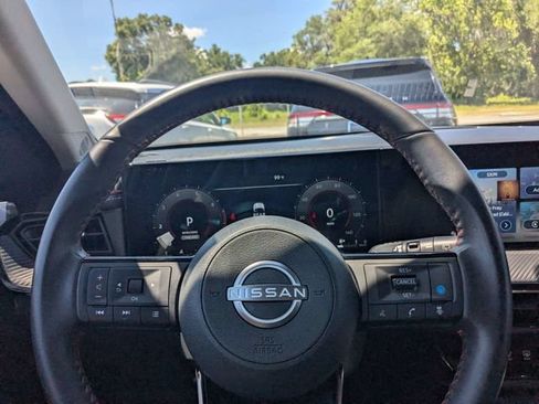 Used 2025 Nissan Kicks SR FWD image 18
