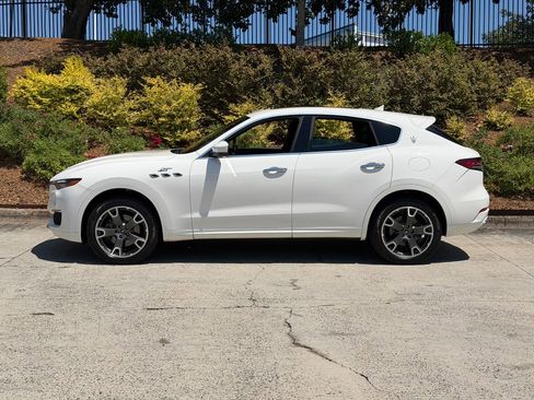 Used 2022 Maserati Levante GT AWD/4WD image 6