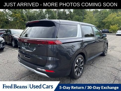 Used 2023 Kia Carnival EX FWD image 13