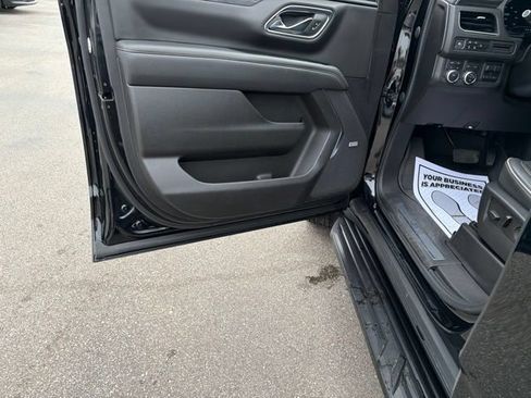 Certified 2023 GMC Yukon SLT w/ SLT Premium Package AWD/4WD image 12