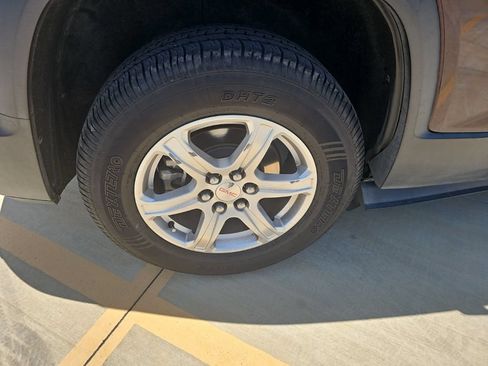 Used 2017 GMC Acadia SLE FWD image 10