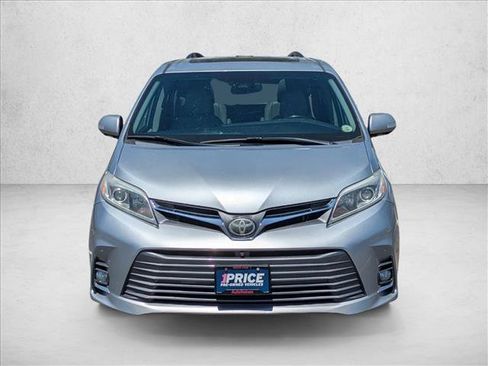 Used 2019 Toyota Sienna Limited Premium AWD/4WD image 2