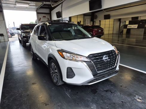 Used 2024 Nissan Kicks SV w/ Exterior Package FWD image 1