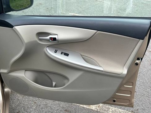 Used 2013 Toyota Corolla LE FWD image 16